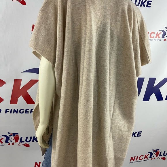 Cardigan style poncho with shawl collar by NAADAM - Soft Collection - Picture 4 of 5